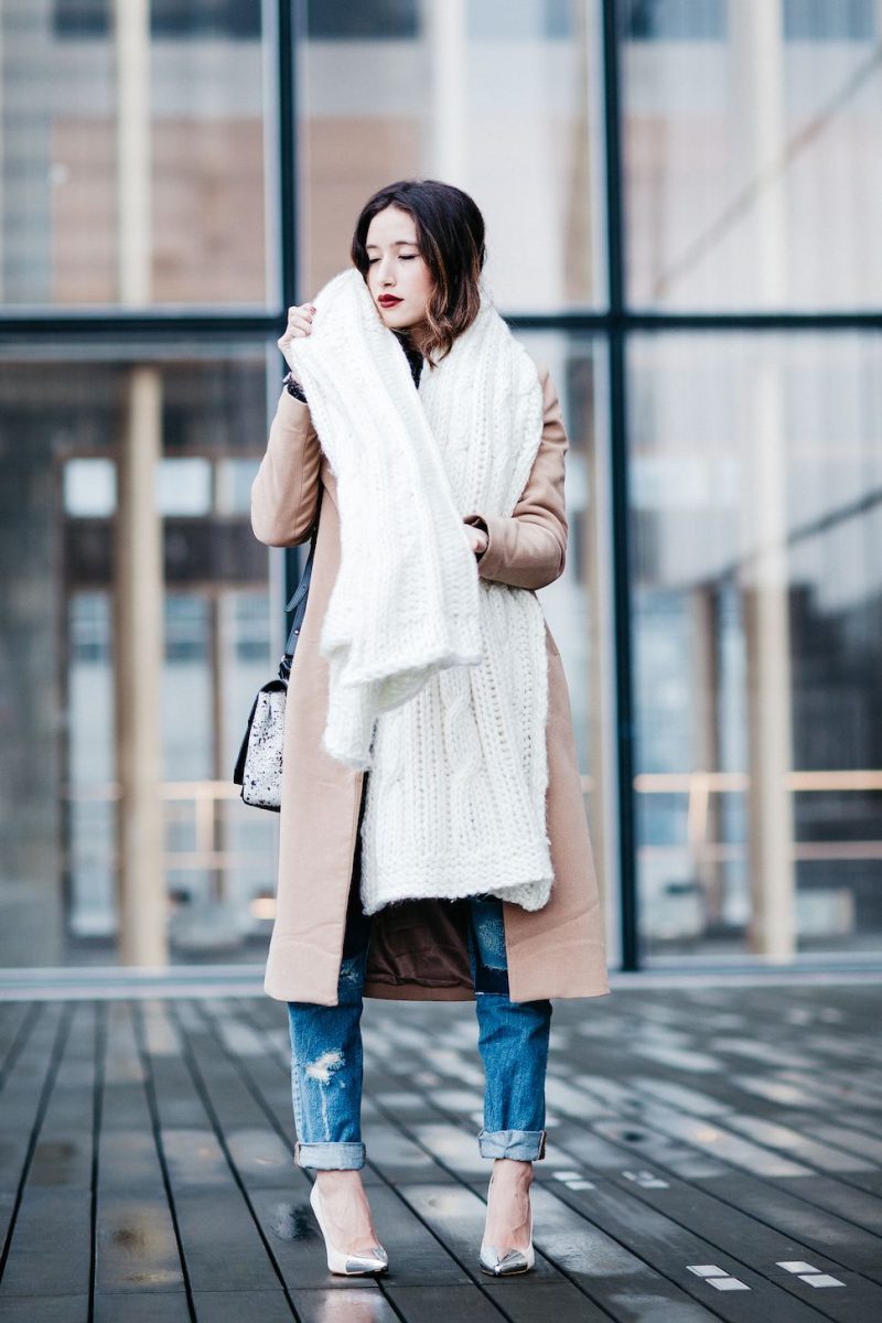 How To Wear The Oversized Scarf Trend, Huge Scarf Outfit Ideas - Just The  Design