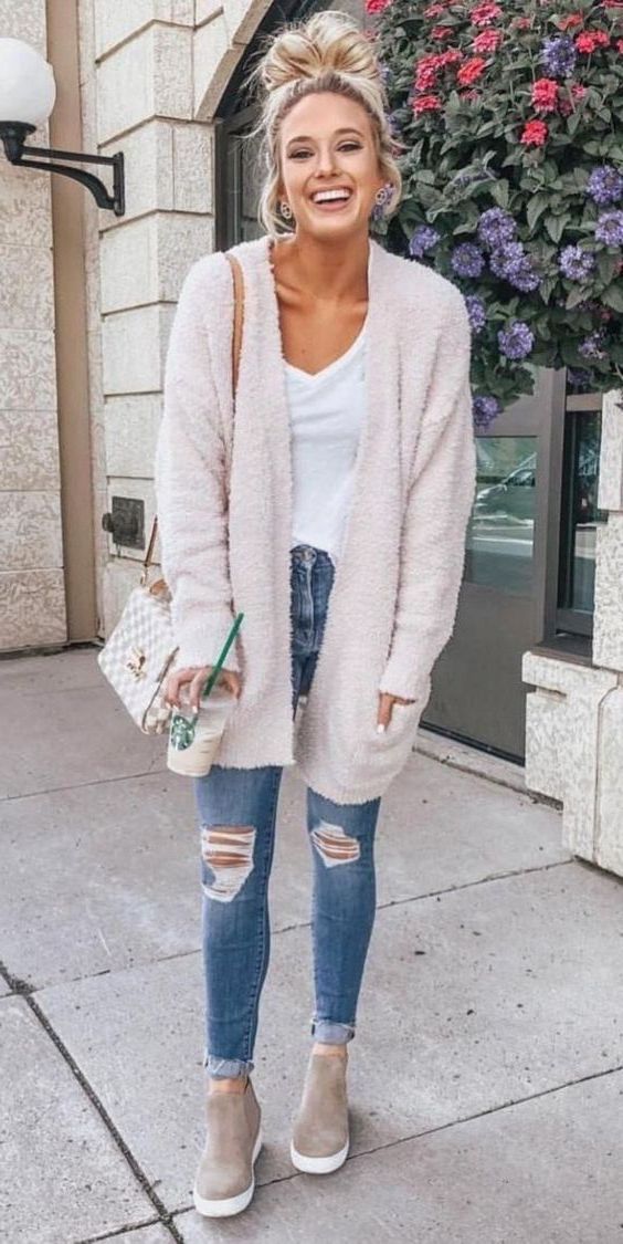 How To Style Ripped Jeans: Best Street Style Looks 2023