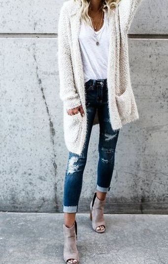 How To Style Ripped Jeans: Best Street Style Looks 2023