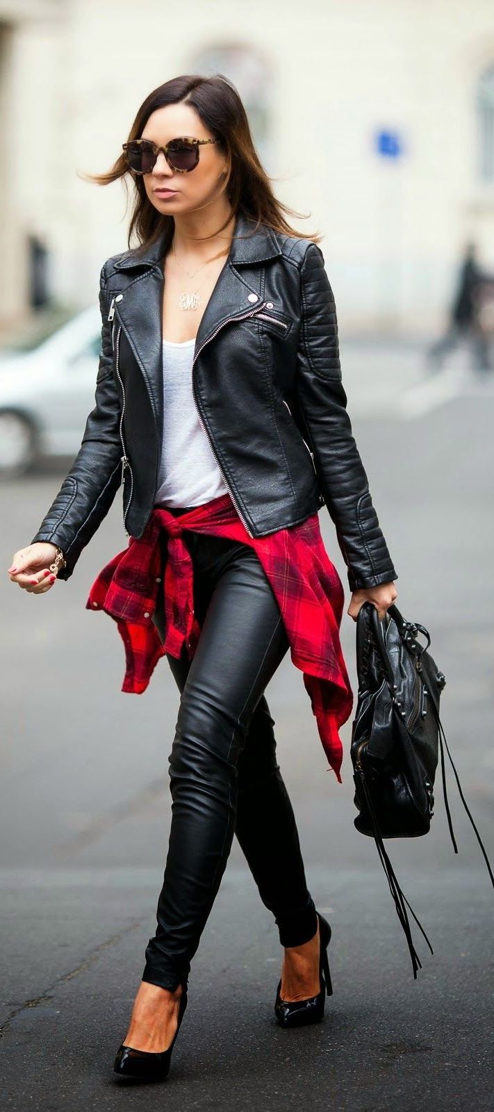 outfits with black leather pants