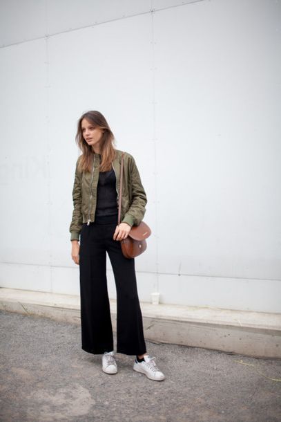 wide leg pants and sneakers outfit