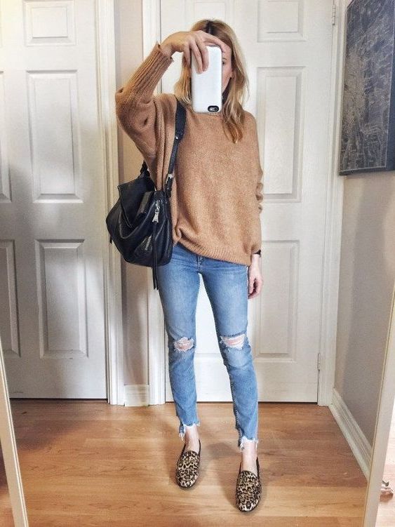 oversized sweater with mom jeans