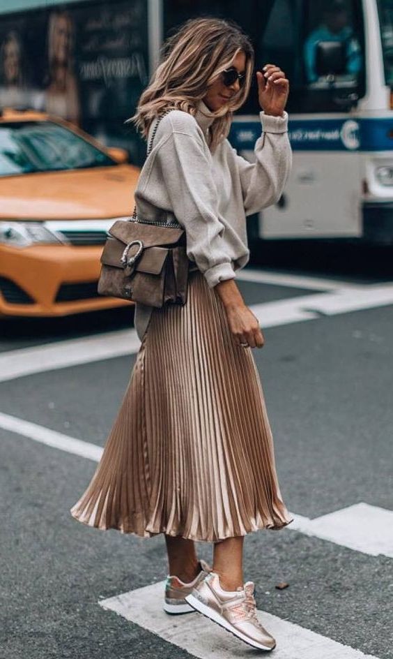 gray pleated skirt outfit