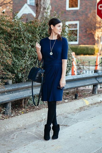 can u wear black shoes with a navy dress