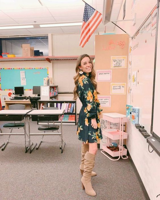 What Is The Dress Code For A Teacher (Tested Looks + Full Guide) 2022