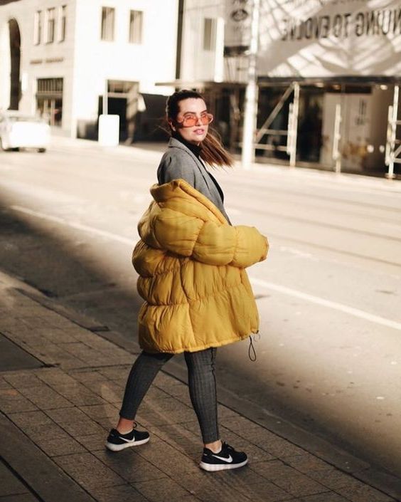 What To Wear With Puffer Jackets For Women This Winter: Best Guide 2023