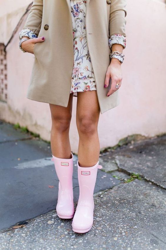 How To Style Flat Boots: Improved Street Style Ideas 2022