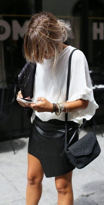 17 Powerful Ideas How To Wear Black Leather Skirts 2023