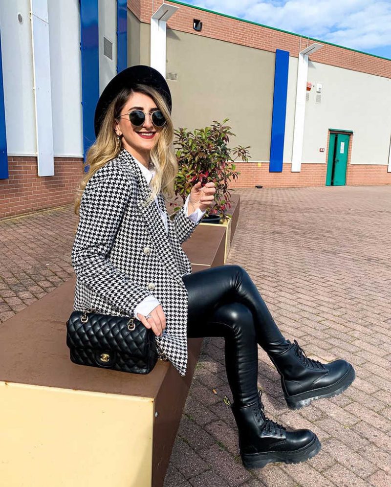 Black Leggings 44 Outfit Ideas For Women To Try Next Week 2022