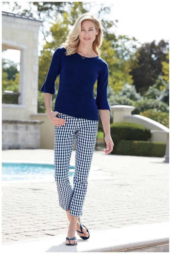18 Outfit Ideas With Capri Pants For Women 2023