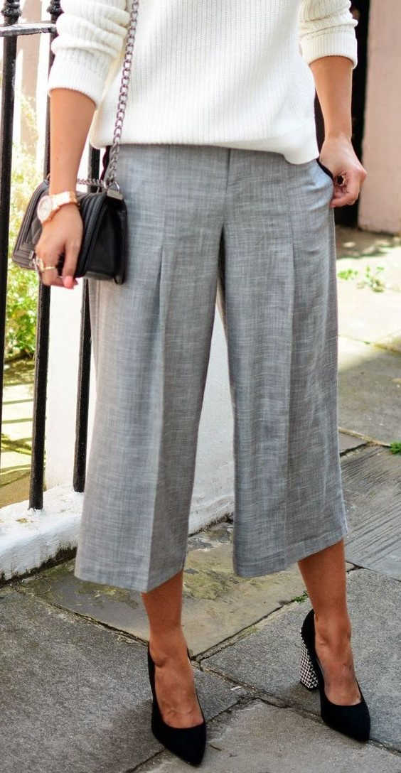 18 Outfit Ideas With Capri Pants For Women 2022 - LadyFashioniser.com