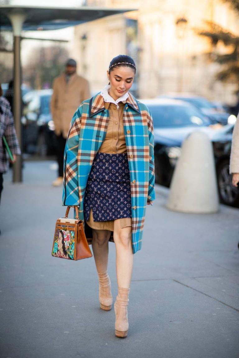 Paris Street Style Ideas For Spring 2023 - Ladyfashioniser.com