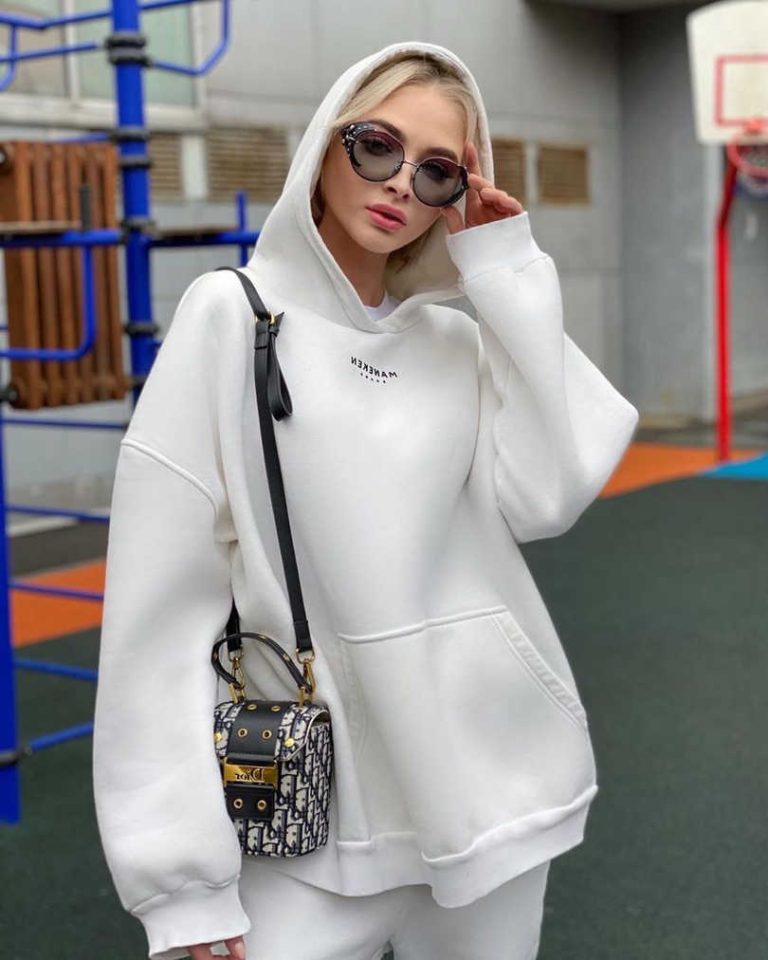 My Favorite 37 Hoodie Outfit Ideas 2022 - LadyFashioniser.com